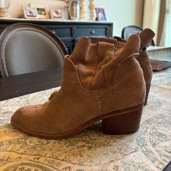 Dolce Vitta Booties - SZ. 9 1/2 Tan Suede - Picture 2 of 6